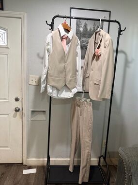 Men's Light Beige Three-Piece Suit - Vest, Blazer & Trousers